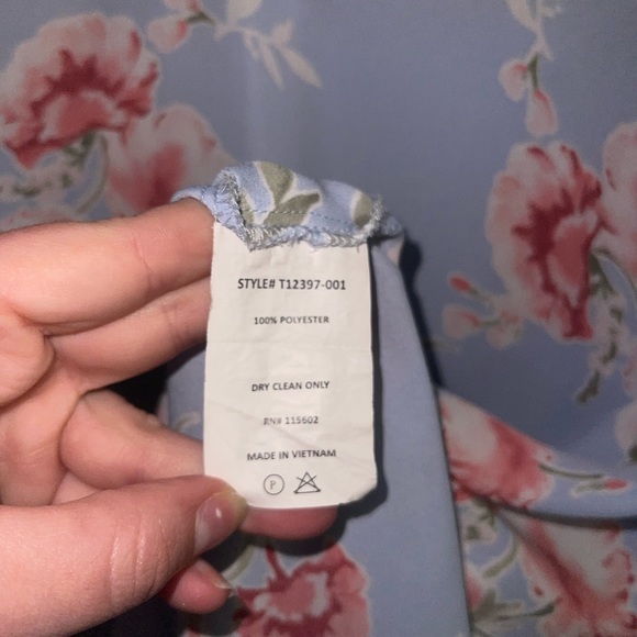 LUSH Floral Semi Sheer Crisscross V-Neck Long Sleeve Top - Picture 4 of 4